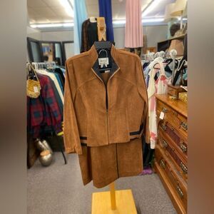 Michael Phillips 16P Brown suede Suit
